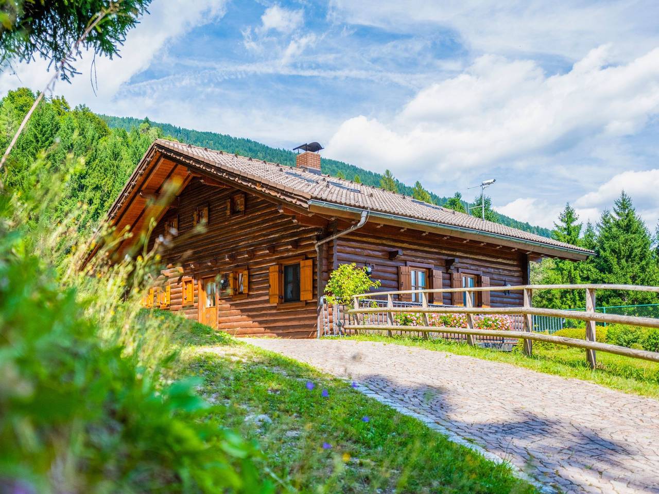 Glocknerhaus in Kreuzeckgruppe, Berg im Drautal