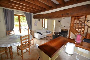 Gîte pour 6 personnes, avec terrasse et jardin, animaux acceptés dans Fontguenand