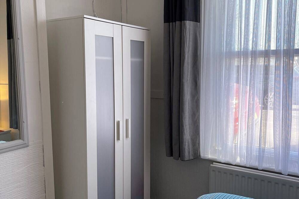 Entire apartment, \"The Eastbourne\" Pet Friendly Seafront Apartment in Eastbourne, East Sussex