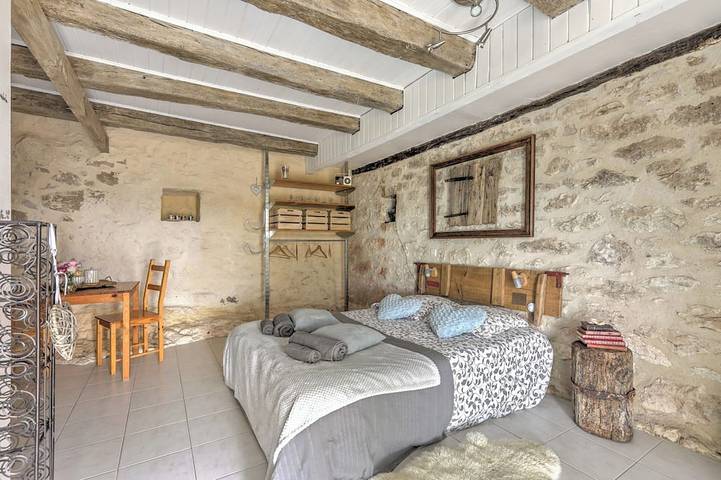 Gîte pour 2 personnes, avec piscine et terrasse ainsi que jacuzzi et jardin à Fargues - 3
