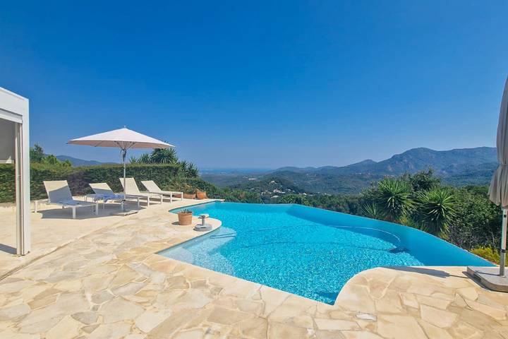 Location de vacances pour 10 personnes, avec jardin et piscine, adapté aux familles à Les Adrets-de-l'Estérel - 2