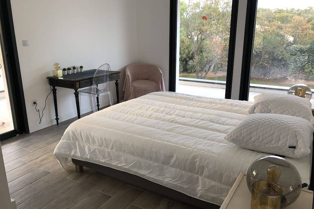 Córcega del Sur, Villa 14 p, piscina, playa a 300m in Sainte-Lucie de Porto-Vecchio, Zonza