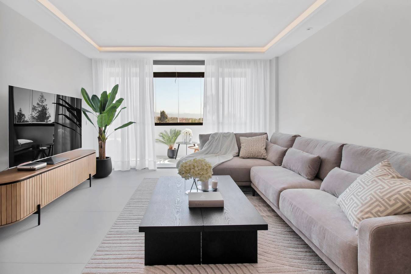 Entire apartment, Apartment '5min De Puerto Banús' with Mountain View, Wi-Fi and Air Conditioning in Marbella West, Marbella