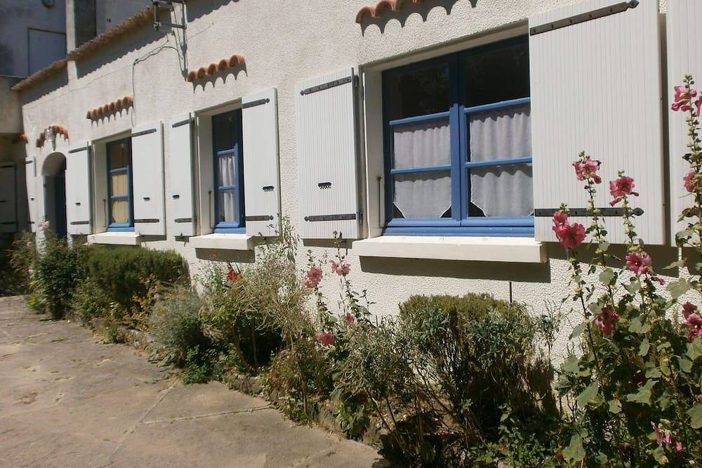 Joli bungalow à pied des plages, restaurants, boutiques, marché. Jardin familial Wifi in Meschers-sur-Gironde, Région de Rochefort