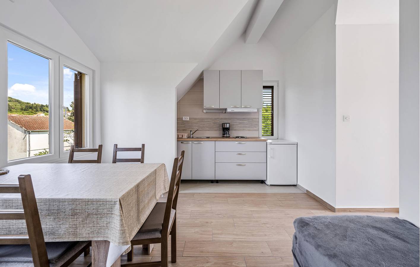 Ganze Ferienwohnung, Gemütliche 1-Zimmer-Wohnung mit Terrasse – 600 m vom Strand entfernt in Zlarin (Kroatische Adria), Dalmatinische Inseln