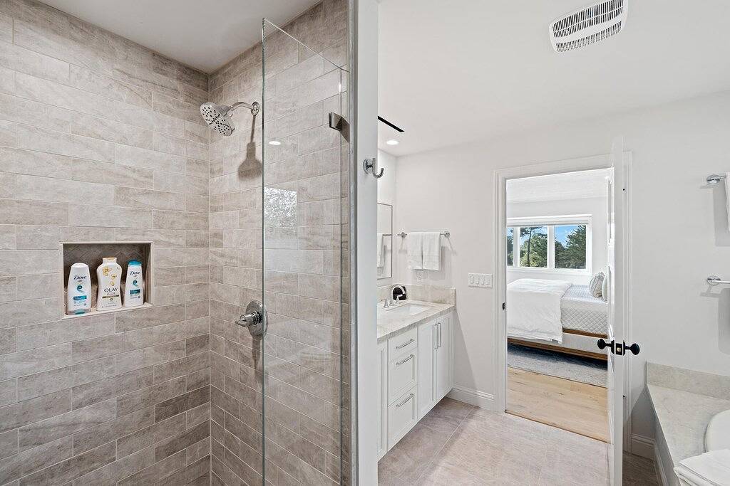 Casa Del Sol: New Three Bed 3 Bath overlooking Mpcc Fairway in Monterey County