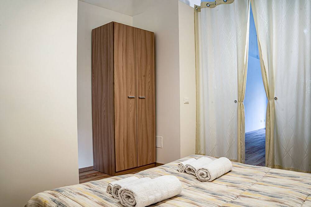 Entire apartment, La Casa di Federica - One Bedroom Apartment, Sleeps 2 in Ancona, Ancona Province