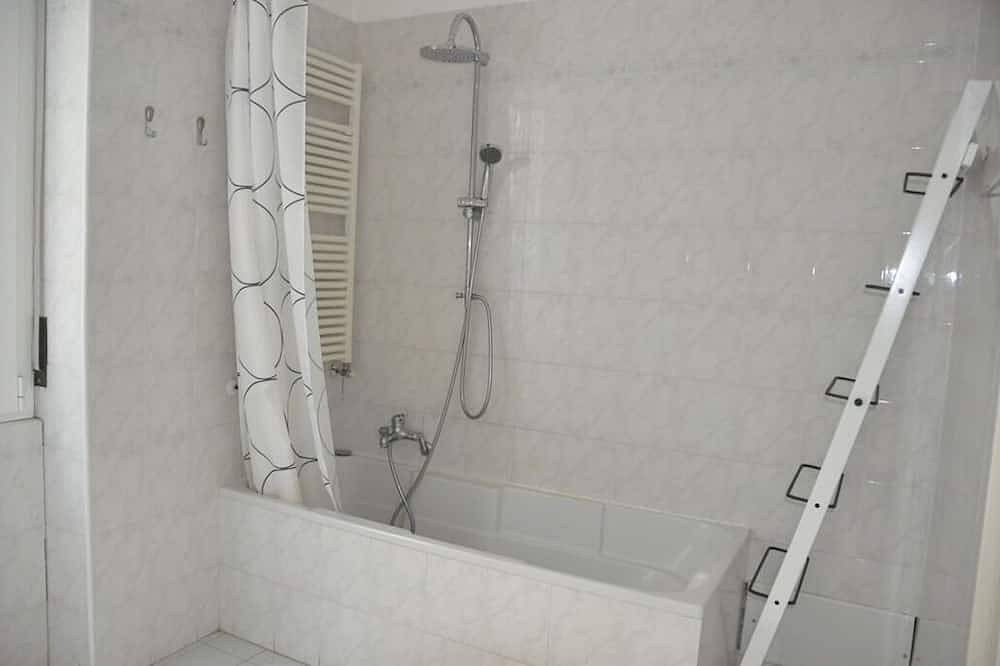 Geheel appartement, Appartamento Vista Mare 100mq + Terrazzo 100mq + Balcone in Ospedaletti, Ospedaletti Gemeente