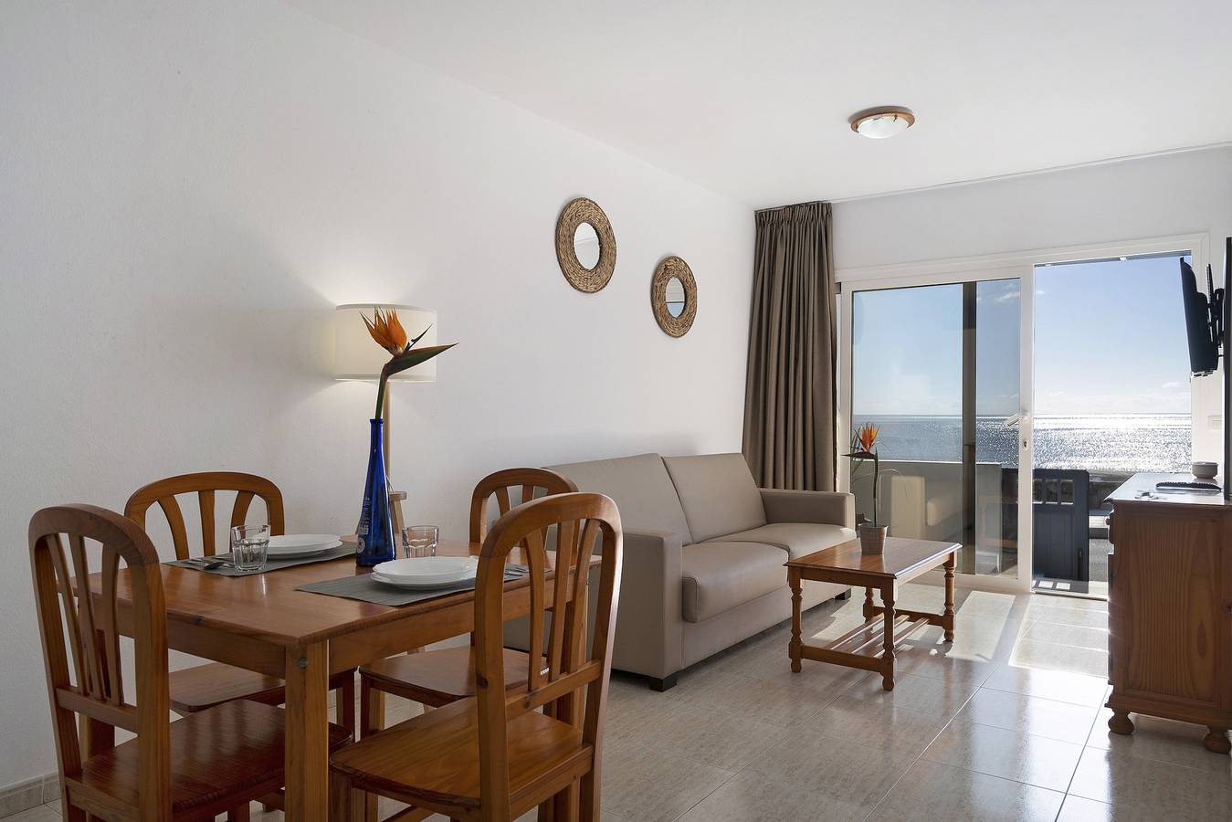 Entire apartment, Holiday Apartment “Callao Beach 1” with Sea View, Terrace & Wi-Fi in Haría, Lanzarote