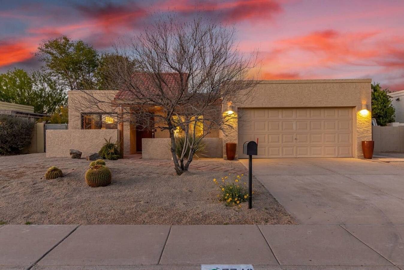 Executive Retreat Pool Spa Az Canal Trail Bbq in Scottsdale, Maricopa County