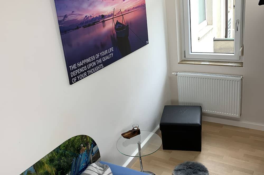 Ganze Wohnung, ★Schönes Apartment | 2P | Terrasse| Neu Saniert | Wlan | Modern | Heidingsfeld ★ in Würzburg, Fränkisches Weinland