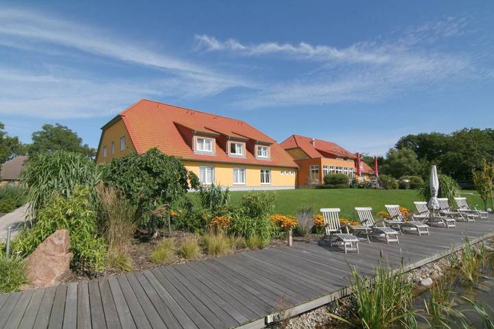 Hotel für 2 Personen, mit Terrasse und Garten sowie Sauna in Putgarten