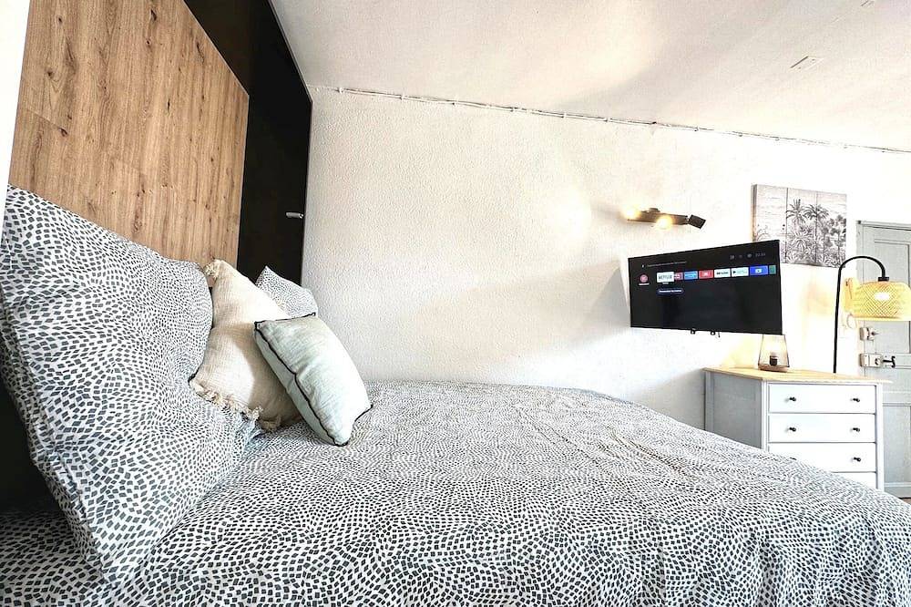 Appartement entier, Charmant studio à 200m du gardons in Remoulins, Région de Nîmes