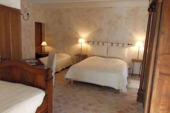 Gîte pour 5 personnes, avec terrasse ainsi que piscine et jardin à Niozelles - 2