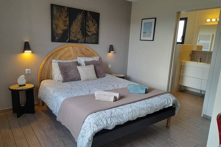 Villa 4*piscine intérieure privée 29°/Trampoline/Kayaks/Vélos/100m plage et in Plouescat, Côte des Légendes