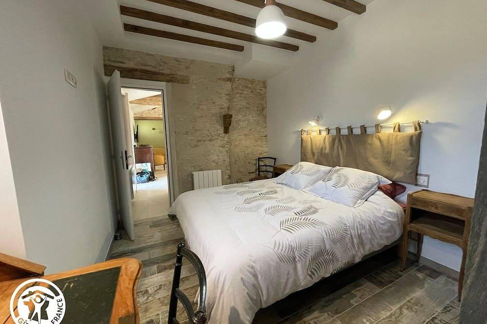 Casa de campo con piscina climatizada, cerca de la playa y equipada para familias. in Challans, Valle del Loira