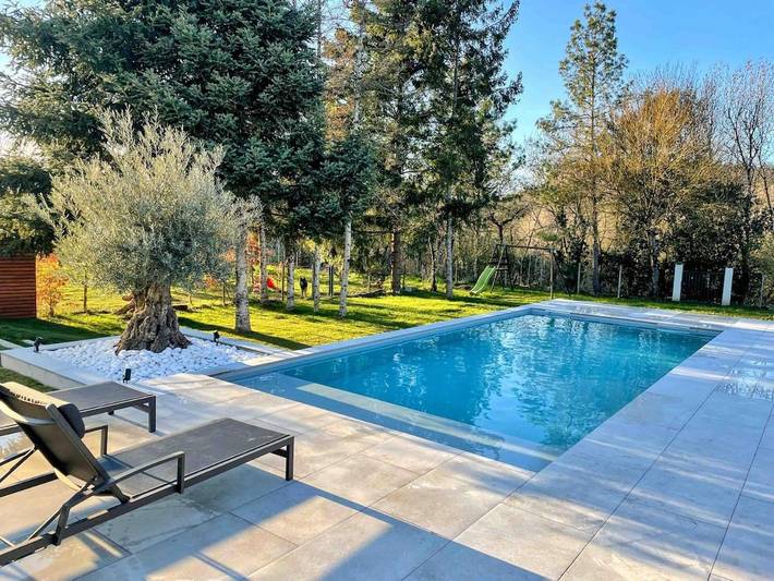 Chalet para 11 personas, con terraza además de piscina y jardín - 1