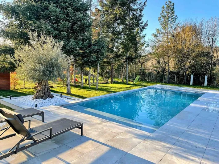 Chalet para 11 personas, con terraza además de jardín y piscina - 1
