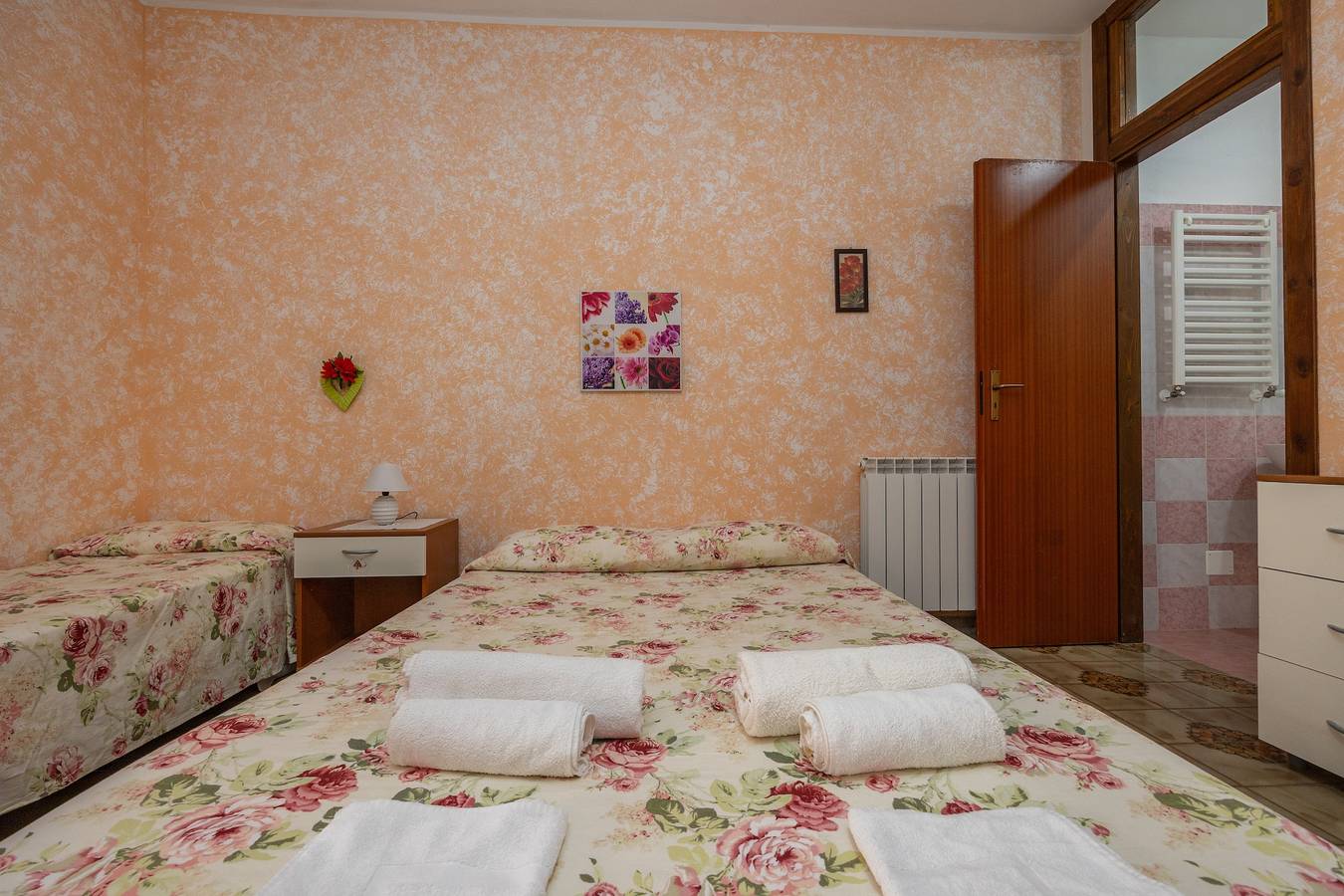 Room 'Appartamento 1 - Stanza 12' with Shared Terrace, Wi-Fi and Air Conditioning in Ficarra, Monti Nebrodi