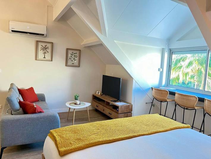 Gîte pour 2 personnes, avec piscine ainsi que terrasse et vue dans Nettlé Bay - 2