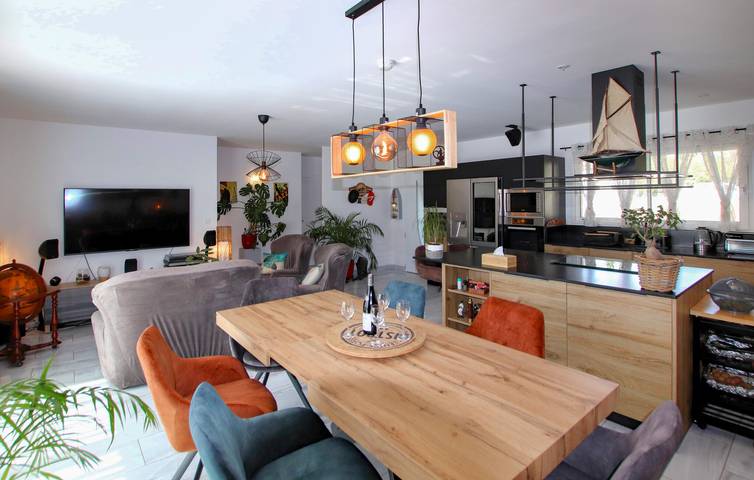 Location de vacances pour 6 personnes, avec terrasse ainsi que jardin et piscine à Vagnas - 4