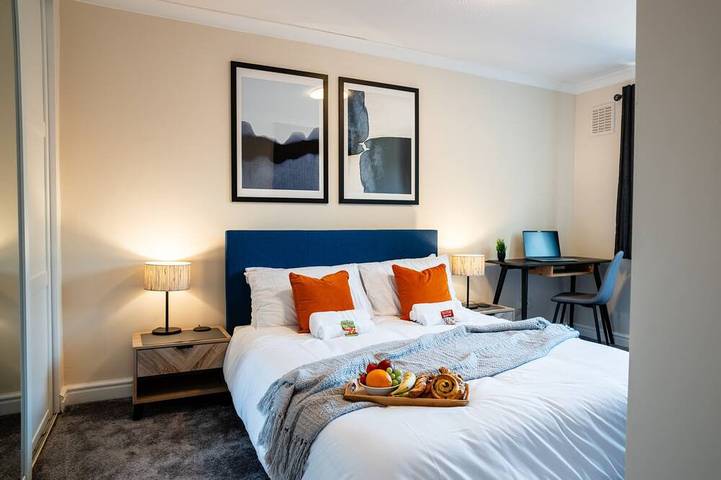 3x Bedroom House (Sleeps 6x) in Warwick, Warwickshire