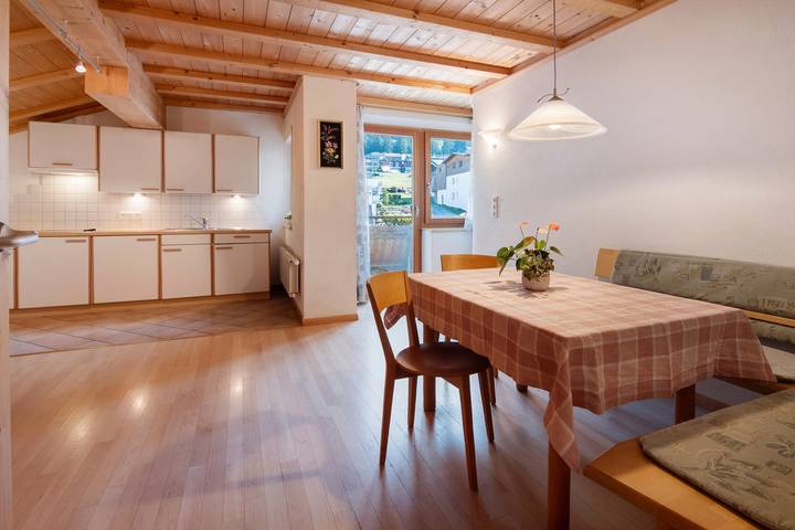 Entire apartment, Holiday Apartment 'Appartements Egart 3' with Lake View, Balcony and Wi-Fi in Nauderer Berge, Graun
