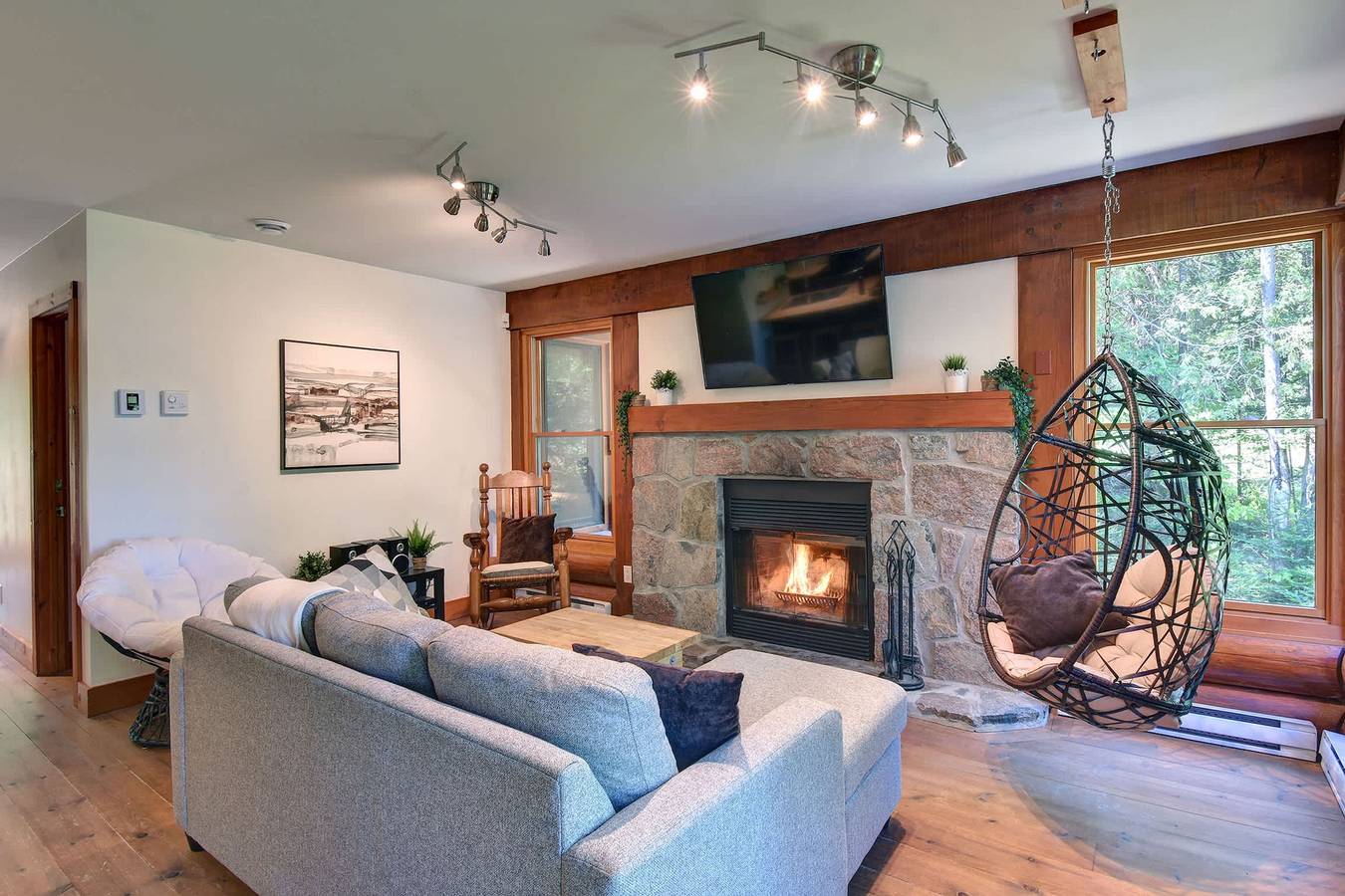 Family friends lake access hot tub Citq 304502 in Lac-Supérieur, Quebec