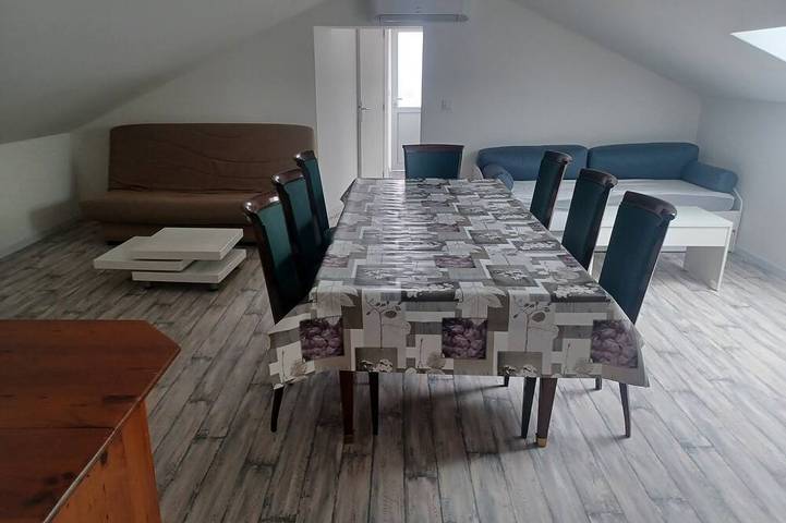 Gîte pour 8 personnes, avec terrasse, animaux acceptés à Vions