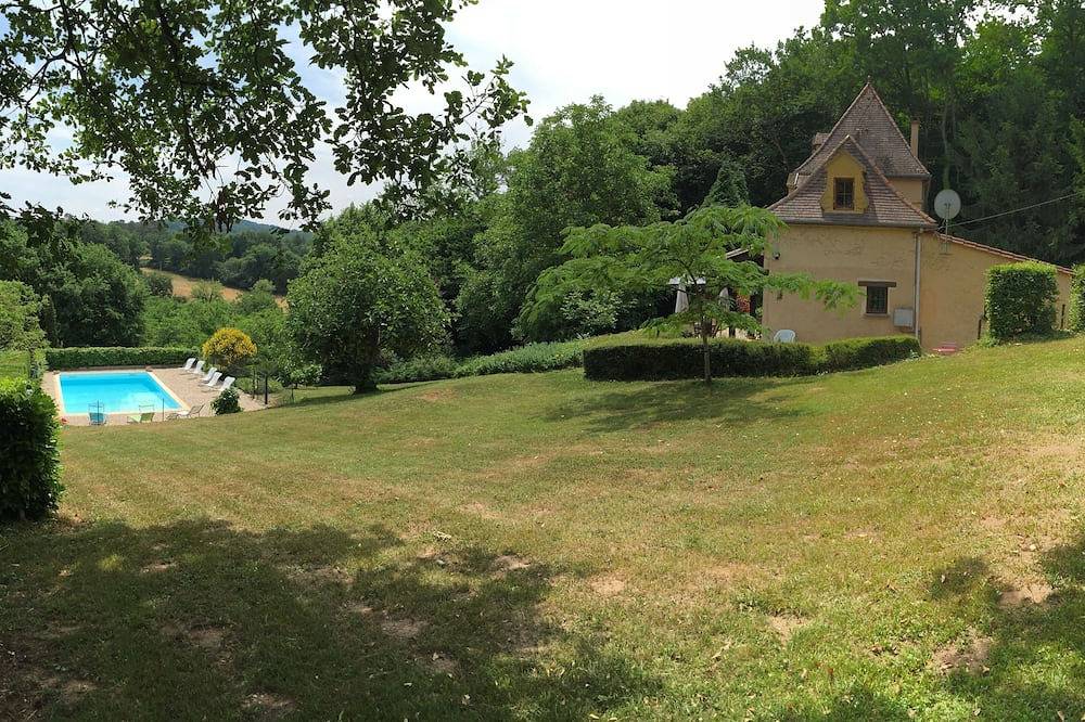 Perigourdine-Haus mit Pool in einer echten Friedensoase von 1 Hektar 4*. in Vitrac, Périgord Noir