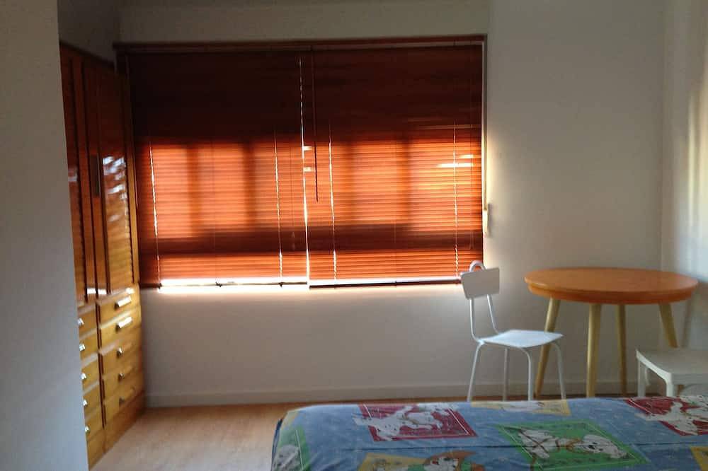 Apartamento entero, Apartamento  con wifi y aire acondicionado, céntrico, ideal familias. in Oliva casco antiguo, Oliva