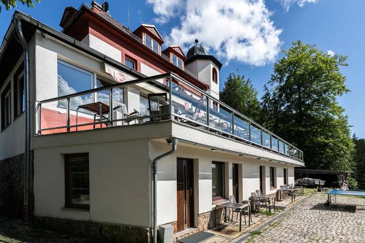 Ferienwohnung für 3 Personen, mit Terrasse und Garten sowie Kinderpool und Ausblick