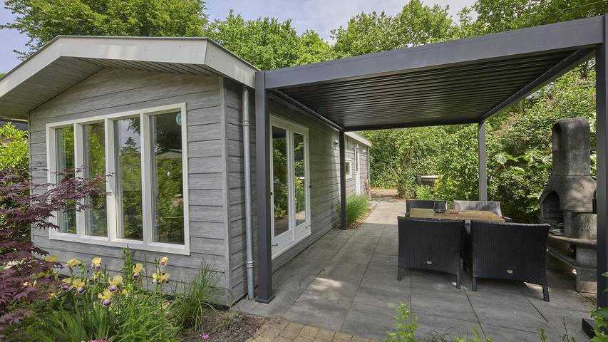 Chalet voor 2 personen, with sauna and terras as well as tuin aan het Veluwemeer