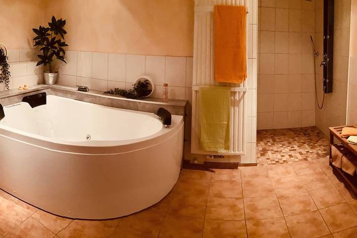 Ferienwohnung für 2 Personen, mit Terrasse und Sauna sowie Garten und Whirlpool in Diemelstadt
