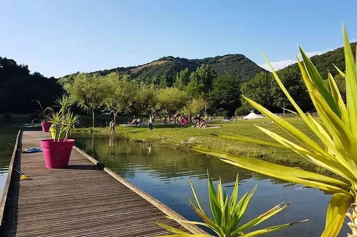 Gîte pour 3 personnes, avec terrasse ainsi que sauna et piscine à Brusque - 2