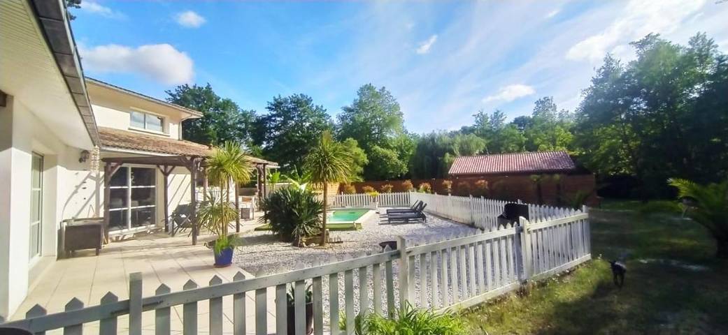Location de vacances pour 8 personnes, avec jardin ainsi que piscine et vue à Saint-Vincent-de-Paul - 4