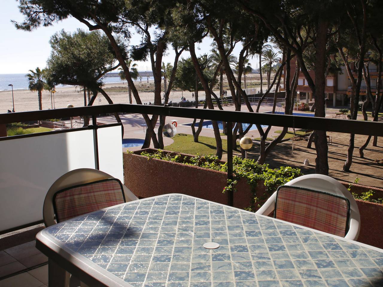 Entire apartment, 3-Bedroom Apartment with Communal Pools and Parking in Torredembarra, Costa Dorada