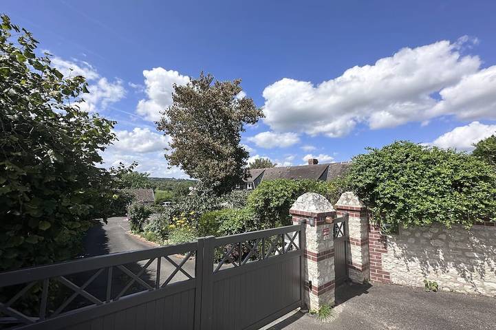 Location de vacances pour 8 personnes, avec terrasse et jardin ainsi que jacuzzi et sauna à Quevillon