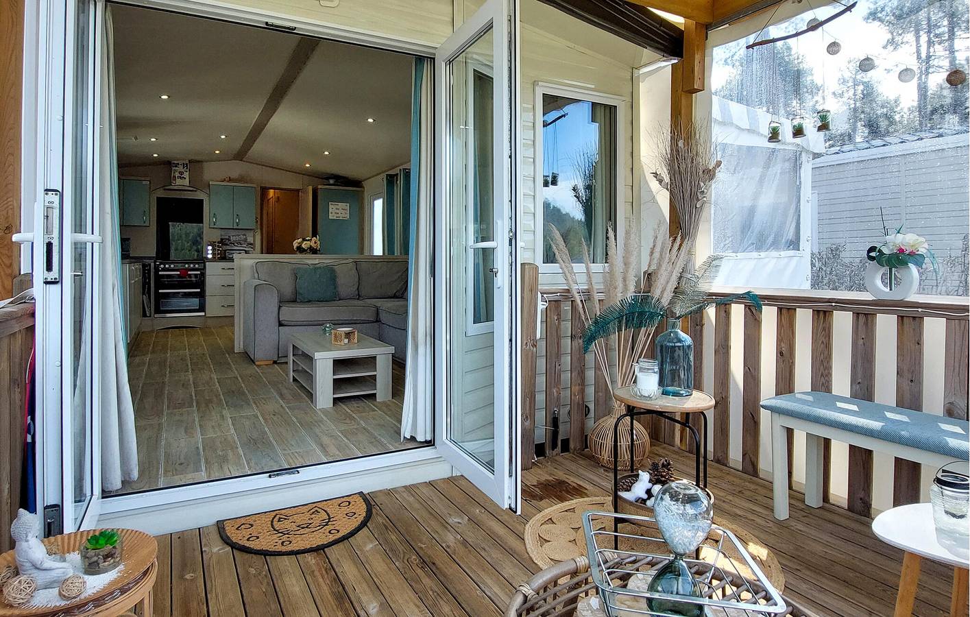Acogedora casa móvil con piscina, aparcamiento y jardín cerca de Dune Seule Bouchée in Saint-Julien-en-Born, Region de Dax