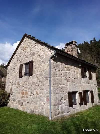 Location de vacances pour 4 personnes, avec jardin et vue, adapté aux familles à Saint-Alban-sur-Limagnole - 2