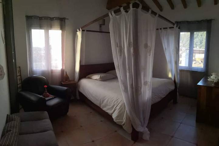 Location de vacances pour 8 personnes, avec jardin et terrasse, animaux acceptés à Brue-Auriac - 2