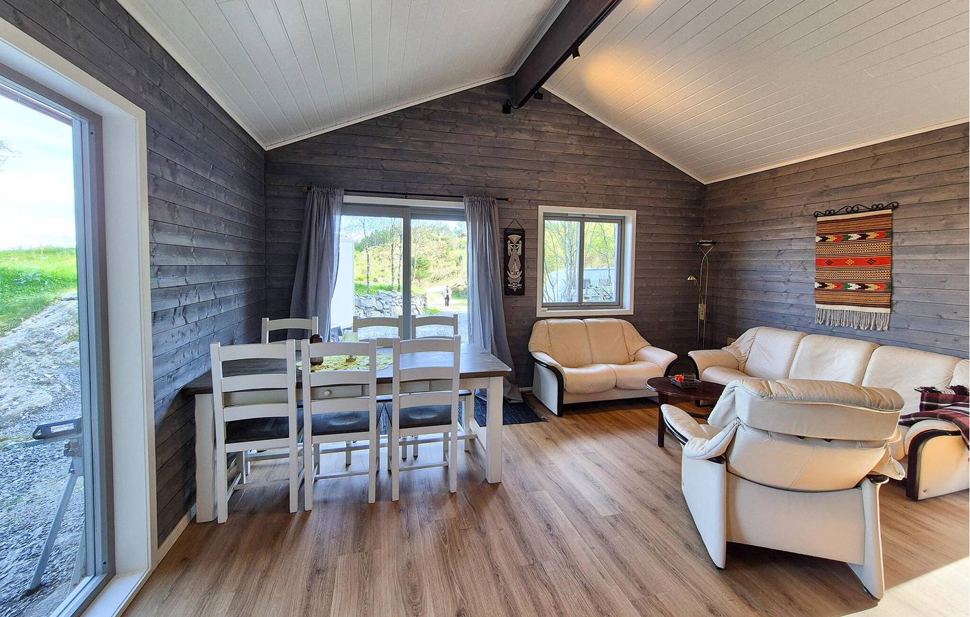 Ferienhaus für 6 Personen mit Terrasse in Radøy