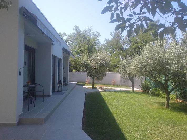 BnB für 2 Personen, mit Balkon und Terrasse sowie Garten und Ausblick in Umag