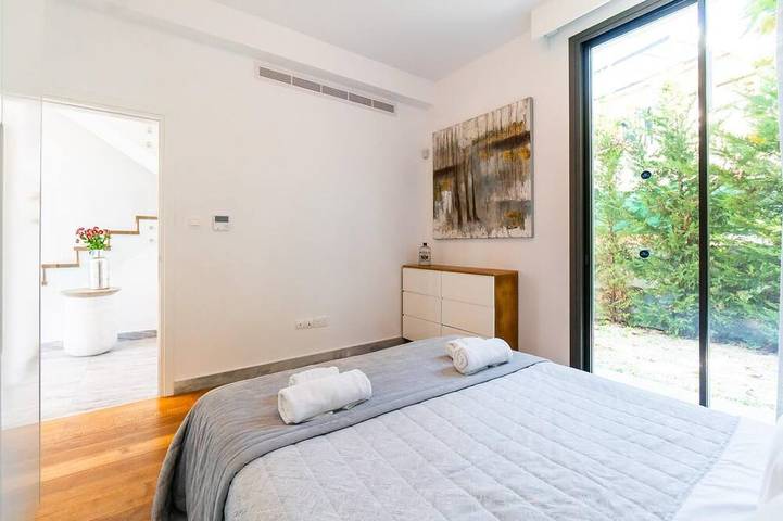 Villa Laurus 2 By Ezoria Villas in Paphos, Südzypern