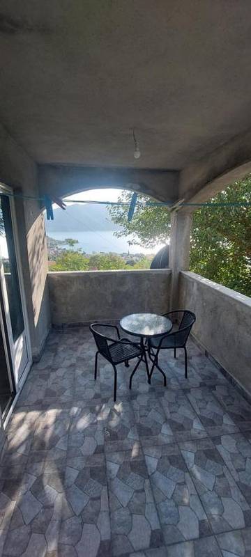 Gîte pour 2 personnes, avec vue et balcon dans Risan