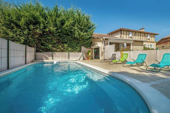 Villa for 8 people, with balcony and garden in Gers