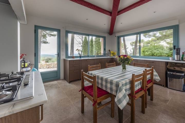 Location de vacances pour 13 personnes, avec jardin ainsi que terrasse et piscine à Tourtour - 4