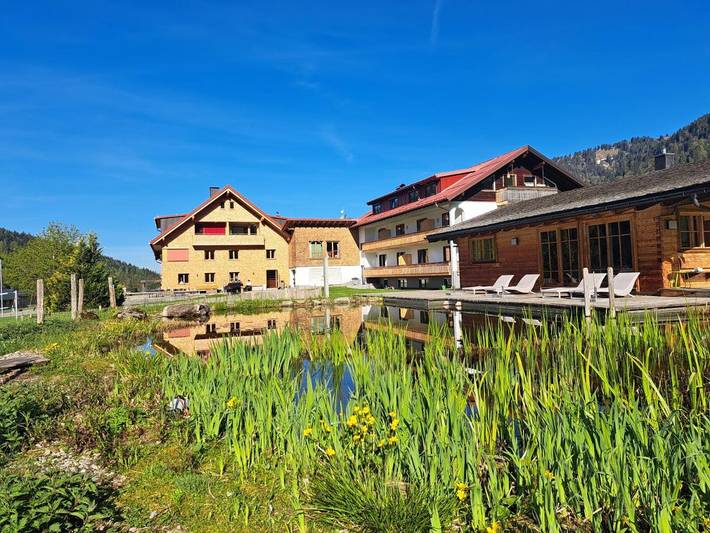 Ferienhaus für 8 Personen, mit Balkon und Terrasse sowie Garten und Pool