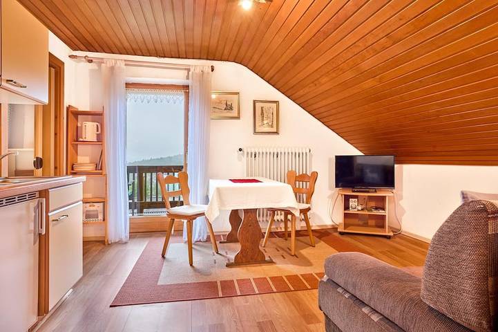 Ferienwohnung für 3 Personen, mit Balkon und Garten