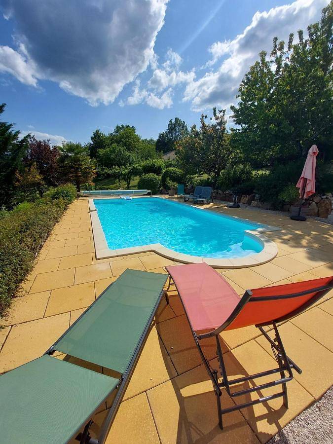 Location de vacances pour 6 personnes, avec jardin ainsi que piscine et terrasse à Peyrillac-et-Millac - 4